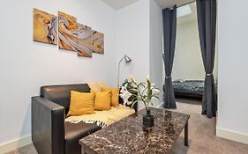 Modern 2 Bedroom Luxury Apartment